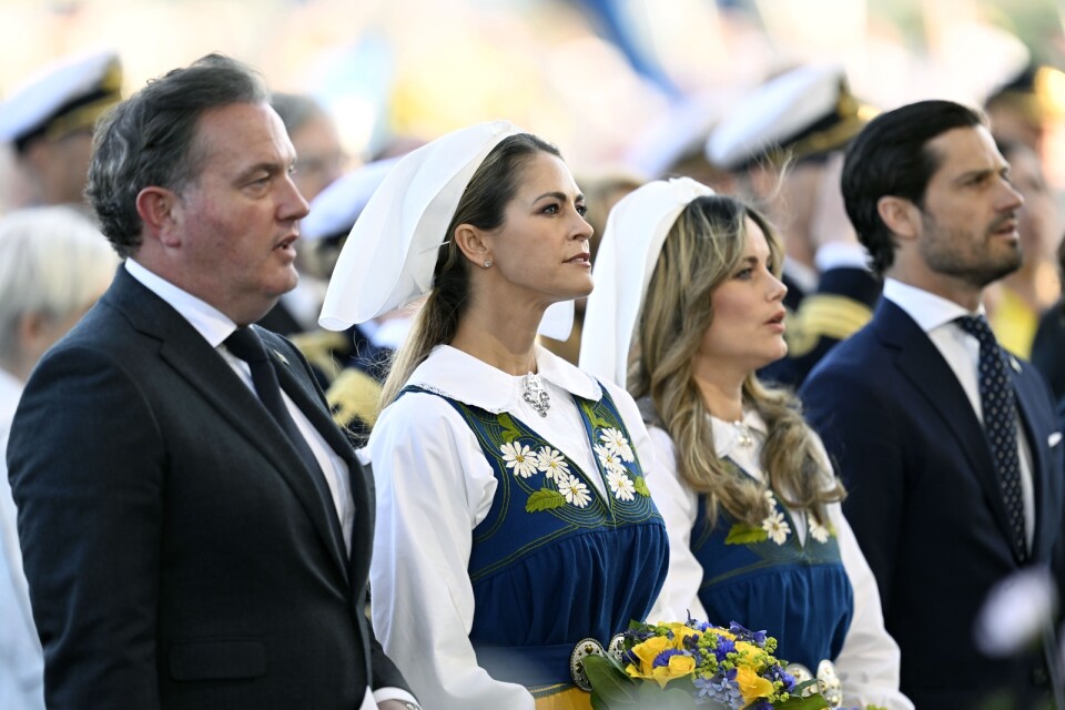 Christopher O'Neill, prinsessan Madeleine, prinsessan Sofia och prins Carl Philip på Skansen under nationaldagsfirande med uppträdande på Sollidenscenen.