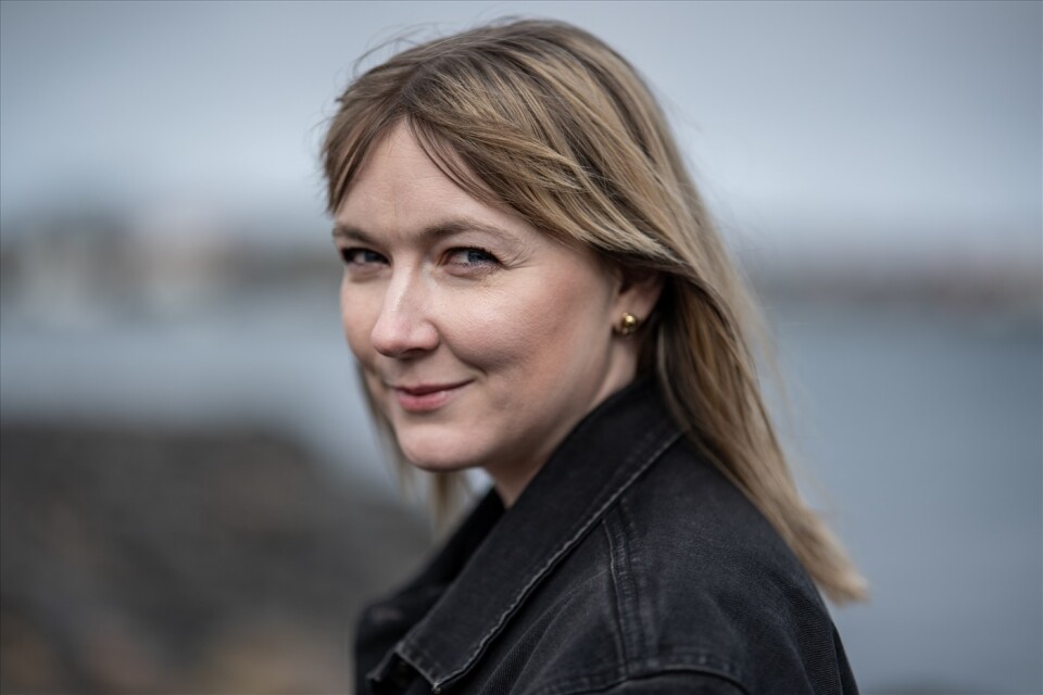 Lova Lakso debuterade 2019 med hyllade ”Så jävla kallt”. Nu är hon aktuell med ännu en roman för unga vuxna.