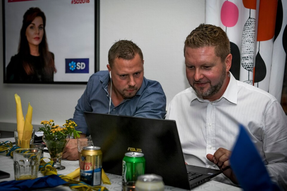 Sverigedemokraternas Johannes Bengtegård och Casper Borgström i Sölvesborg var i mediernas fokus under kvällen.