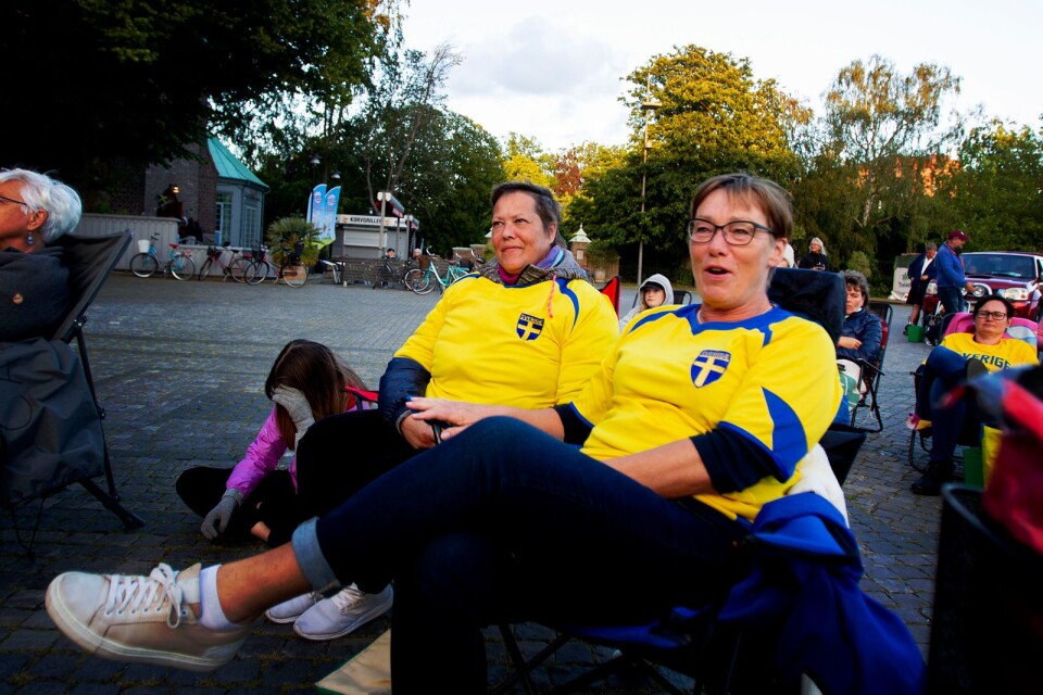 Maria Eriksson och Tina Andersson såg matchen på Stortorget.