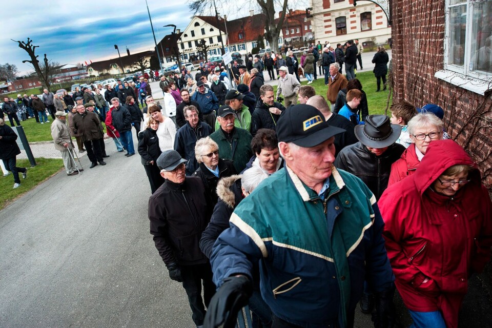 I april 2012 kom flera hundra Göingebor till kommunfullmäktige för att protestera mot planerna på ett nytt kommunhus.