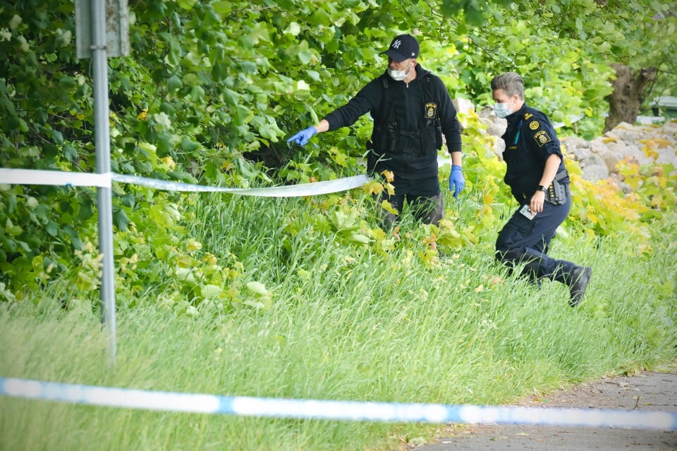 Polisen letar spår efter gångna lördagens skottlossning i Broby.