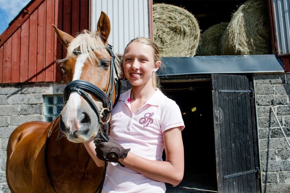 Amanda Barnestam Olsson byter ponnykarriären mot stor häst.
