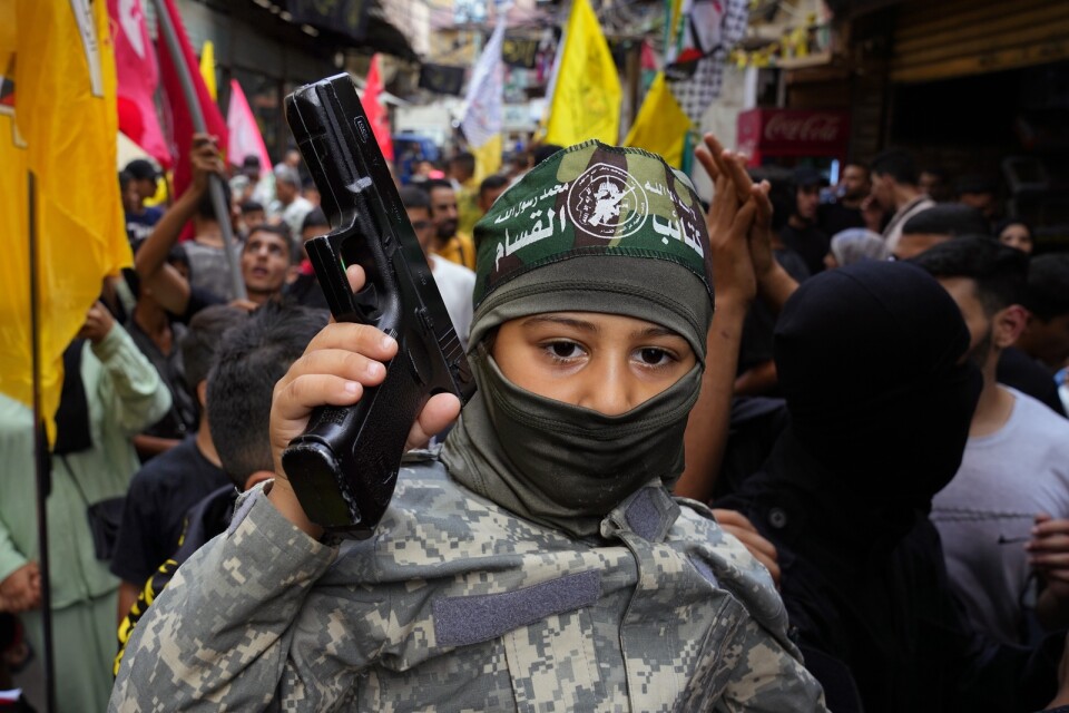 På lördagen firade Hamasanhängare i Beirut. Det är förfärligt att barn lär sig hata andra grupper tidigt i livet.
