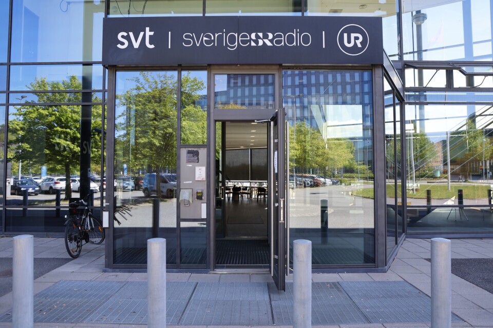 Kanalhuset i Göteborg som huserar Sveriges television och Sveriges radio. Skribenten tycker att SVT och andra aktörer sysslar med envägskommunikation.