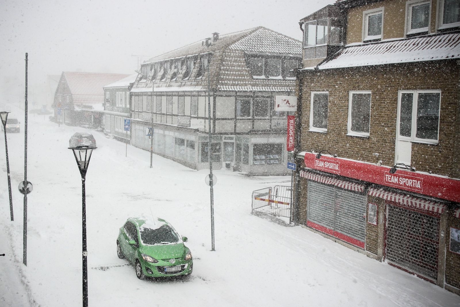 Det fortsatte snöa rejält i Simrishamn på torsdagen.