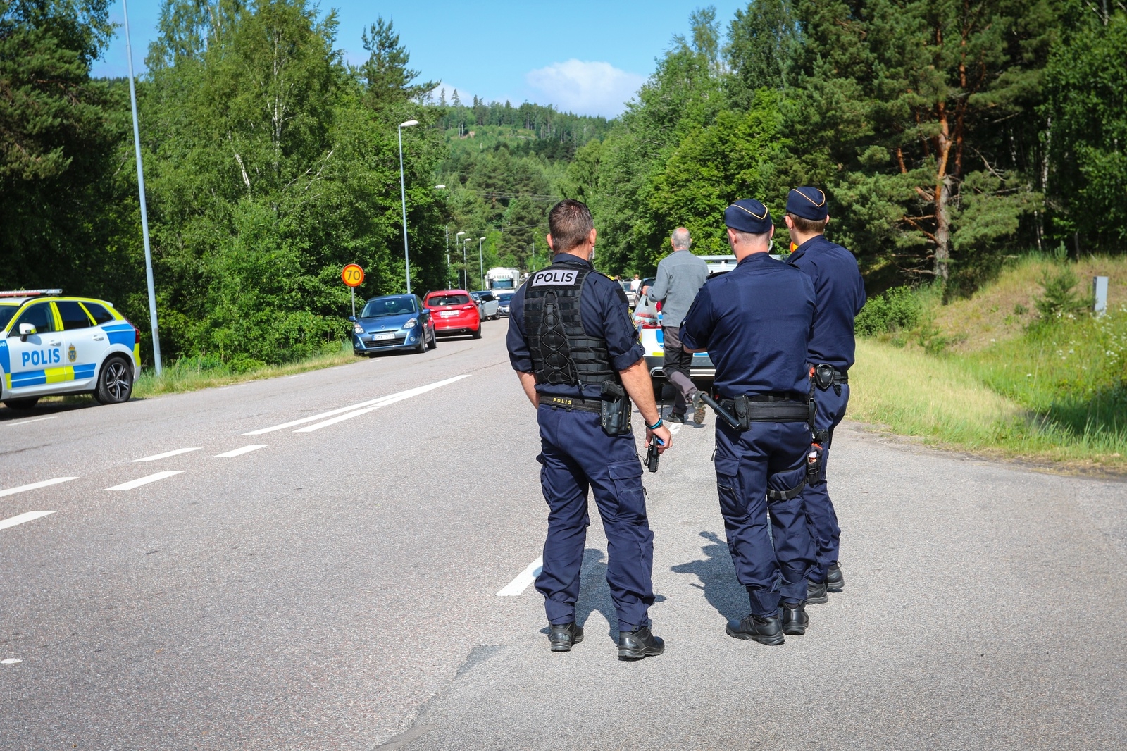 Det största problemet uppstod på Bjättlundavägen, där flera bilar hade ställt sig på båda sidor av vägen.