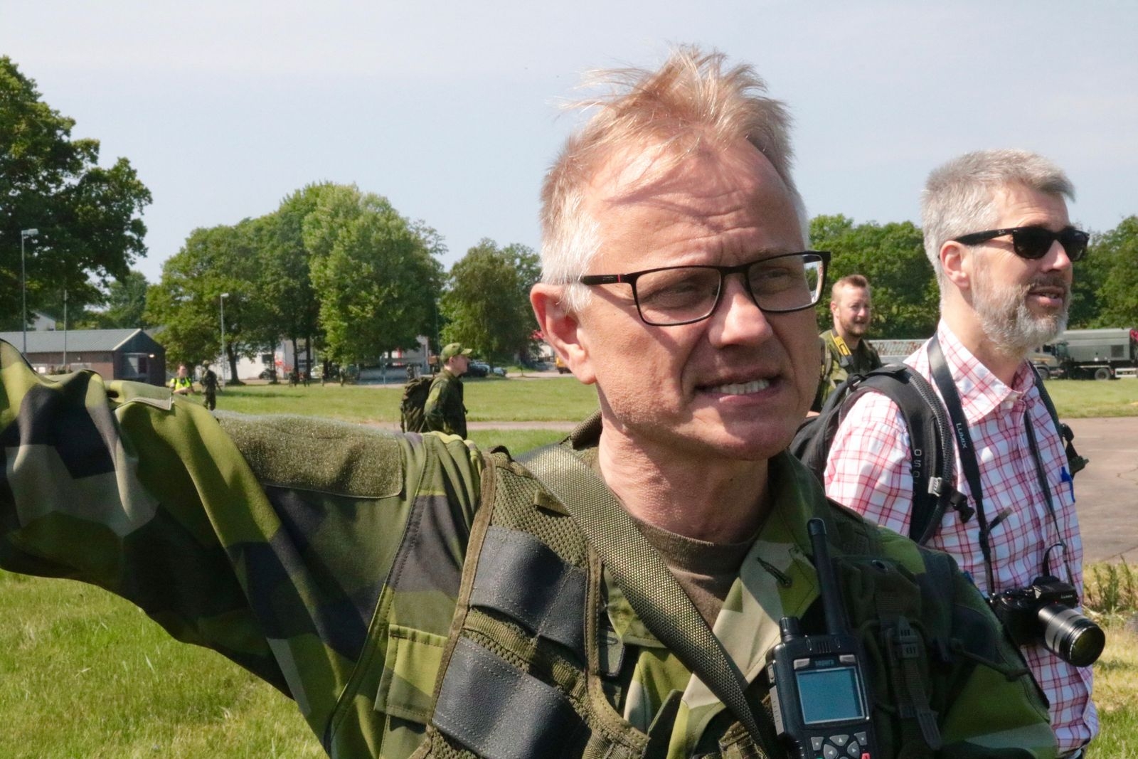 Lars Bergström tycker att allmänheten klagar mindre än tidigare vid flygövningar.