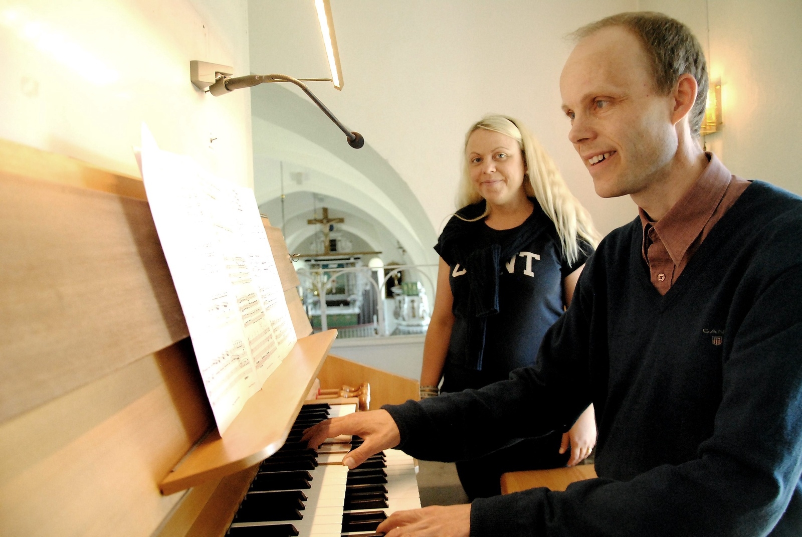 Olof och Carolina Tholander med Musik i sommarkväll.