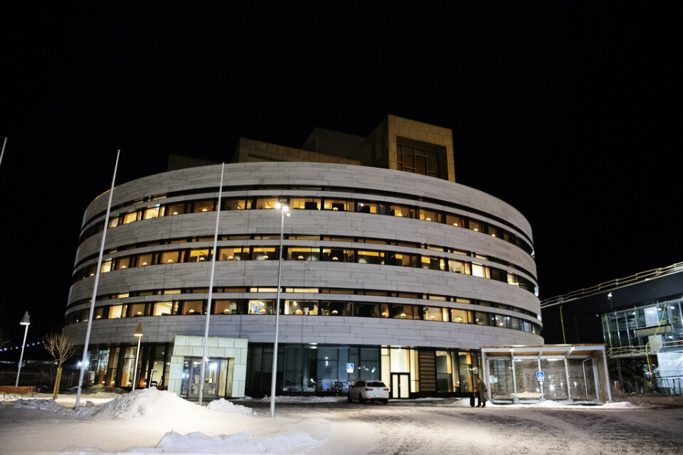 En man drunknade i simhallen i Kiruna. Här syns stadshuset Kristallen. Arkivbild.