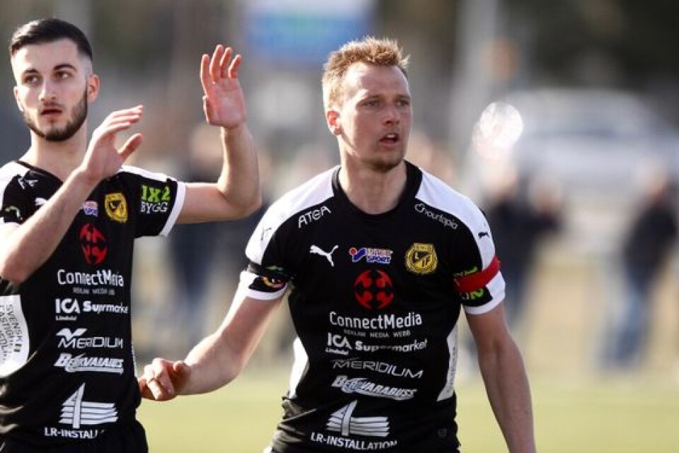 Lindsdals mittfältare Victor Byström (höger) spelar sin sista division 2-match på ett tag på lördag.