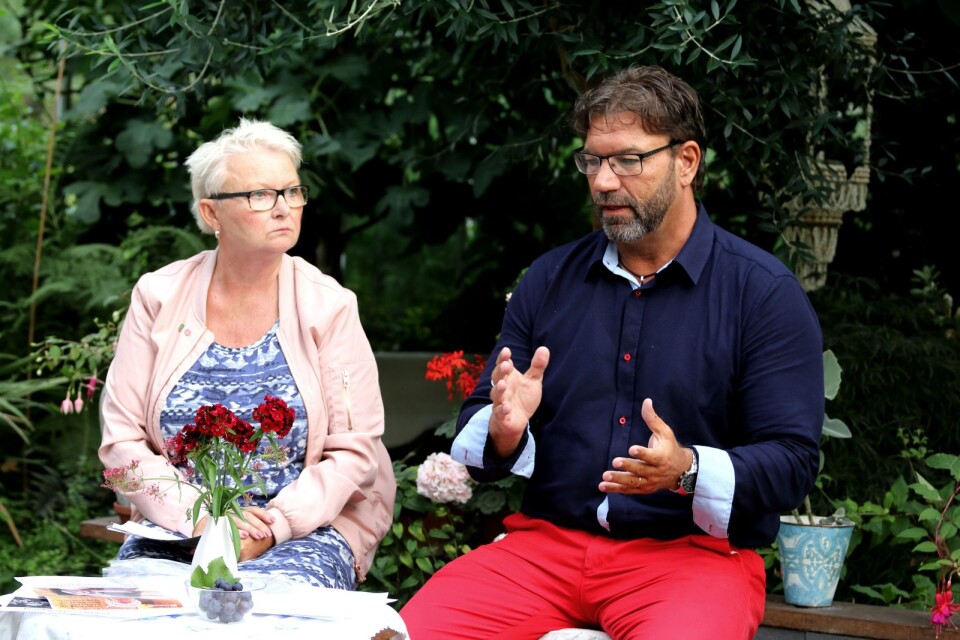 Socialdemokraternas Rose Torkelsson och Tony Hansen.