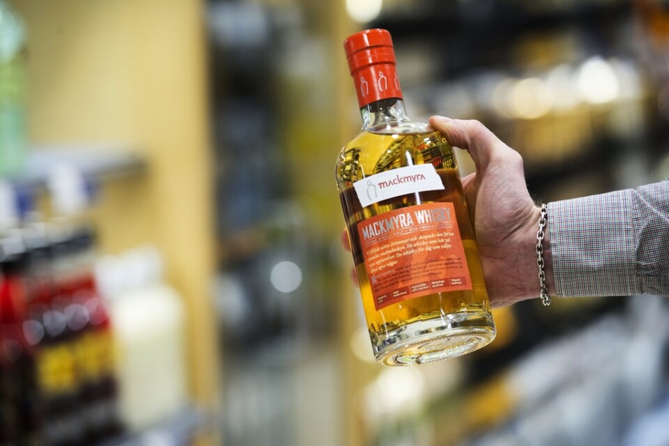 Svag försäljning och ansträngd likviditet motiverar en rejäl omstrukturering där 20 procent av personalen ska bort, enligt whiskytillverkaren Mackmyra. Arkivbild