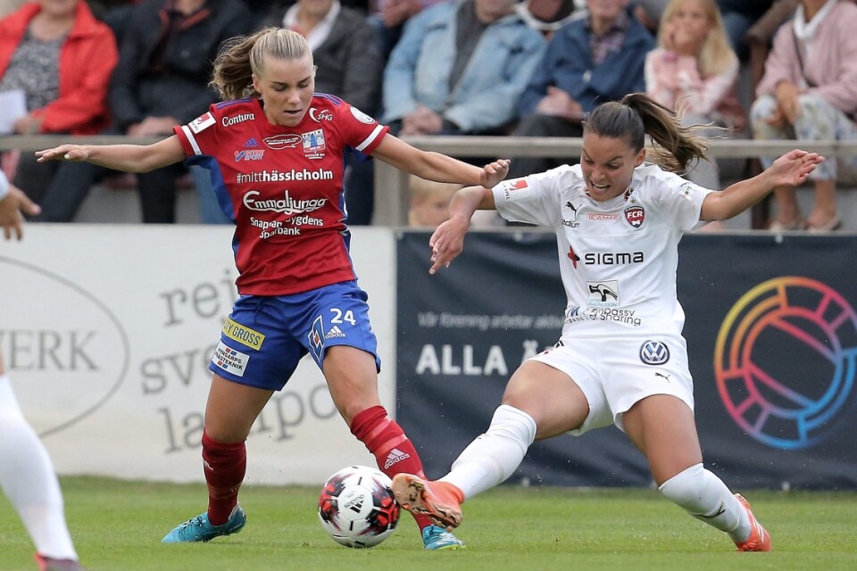 Det blir tomt på läktarna då Ebba Hed och hennes Vittsjö cupspelar mot Linköping på Österås IP. FOTO: STEFAN SANDSTRÖM/ARKIV