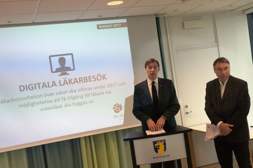 Henrik Fritzon och Anders Åkesson är några av de skånska politikerna som finns med på listan över sjukvårdens 100 mäktigaste. (Bilden tagen vid en budgetpresentation inför 2017.)