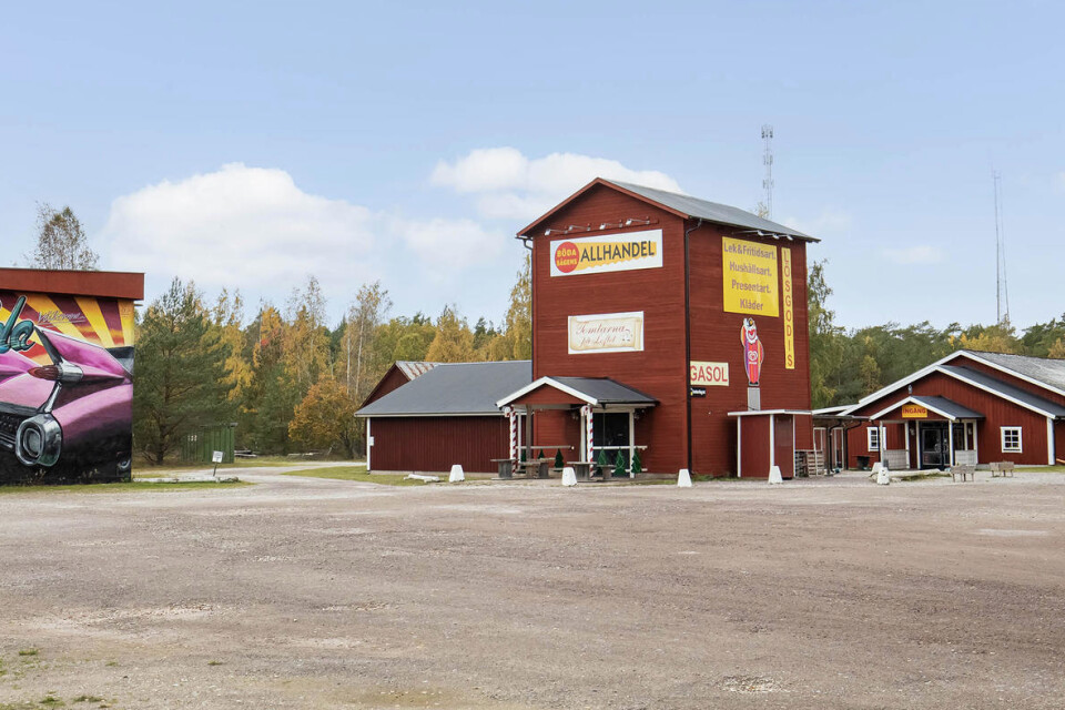 Familjeföretaget Bödasågens Allhandel startade för 20 år sedan. Därefter har den gamla sågindustrin intill landsvägen genomgått en förvandling. Nu söker fastigheten nya ägare.