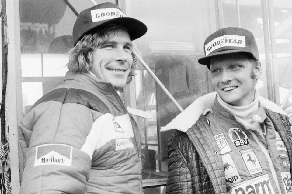 Niki Lauda, till höger, och britten James Hunt innan starten av Japan Grand Prix 1976.