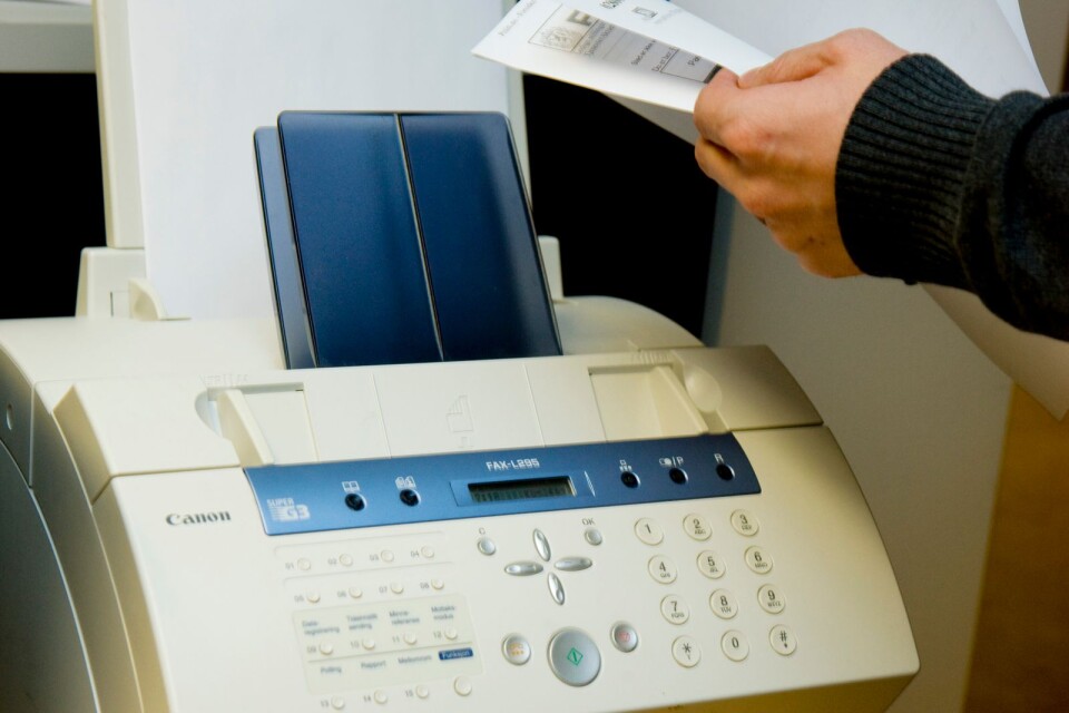 Myndigheter ska sluta använda faxmaskiner.