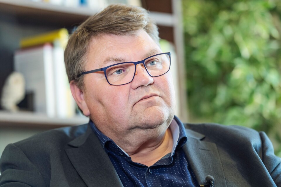 Medan Sverigedemokraternas EU-kandidat Peter Lundgren talar om sin EU-omvändelse vulgariseras SD:s valkampanj.