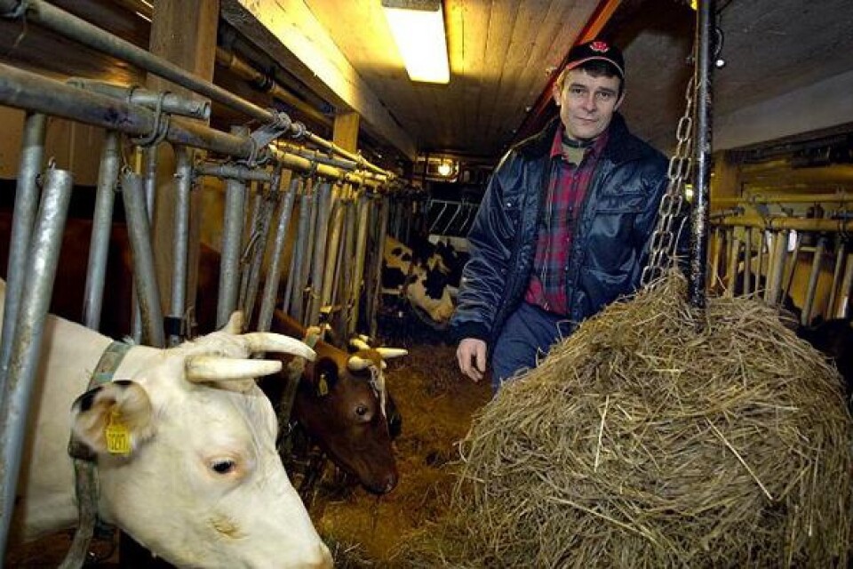 080212 Mjölkbonden får pris för att han levererat mjölk prickfritt under 25 år. Bild:Emilia Olofsson