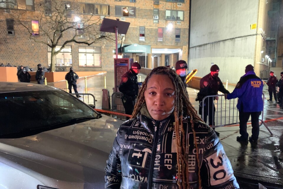 Ayesha Jones familj bor i det brandhärjade huset i New York-stadsdelen Bronx. "Tack gode gud att de klarade sig utan skador", säger hon.