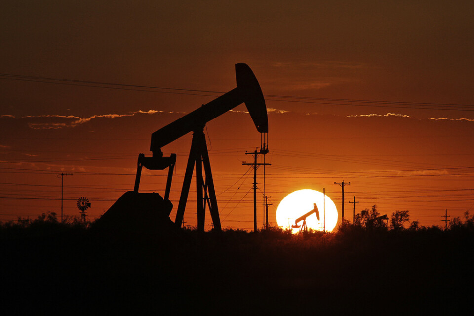 Minskad efterfrågan på olja syns bland annat i USA:s kommersiella råoljelager, som ökade med 7,5 miljoner fat till 442,5 miljoner fat under förra veckan, enligt statistik från den amerikanska energimyndigheten EIA. Arkivbild