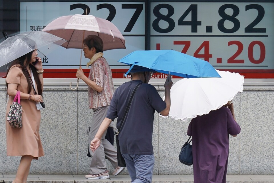 De ledande börserna i Asien backade i förmiddagshandeln på onsdagen. Arkivbild.