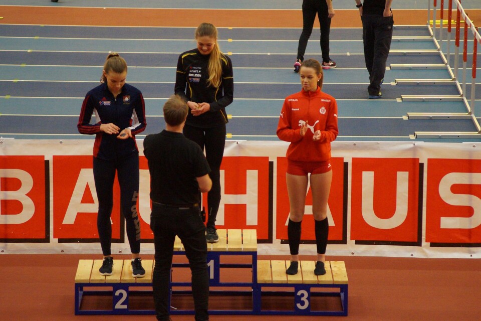 KA 2:s Hanna Johansson på prispallen. Det blev brons i tresteg.
