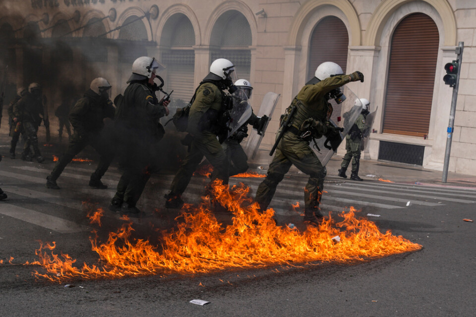 Kravallpolis i samband med torsdagens protester i den grekiska huvudstaden Aten.