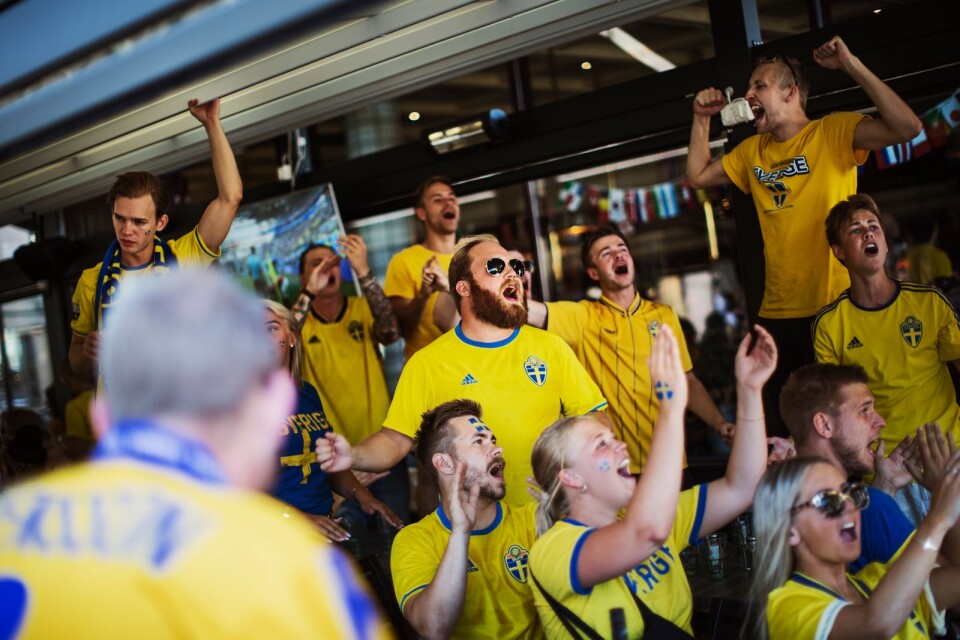 Sveriges åttondelsfinal i fotbolls-VM visades på flera ställen i Sjuhärad. Nu rustar man även för kvartsfinalen mot England.