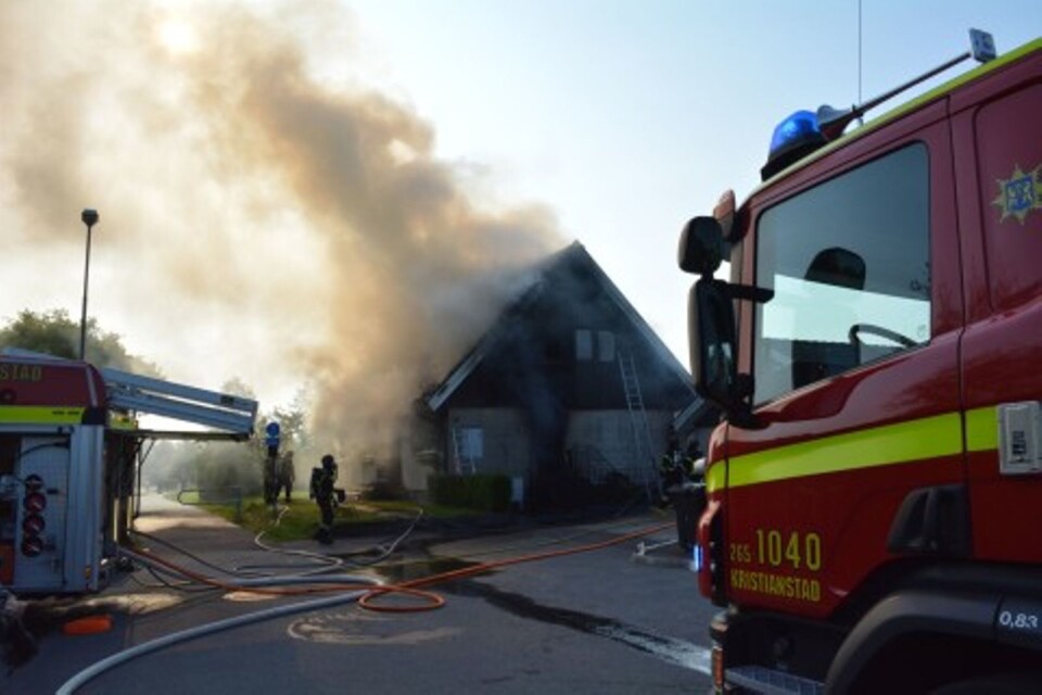 A total of 15 people from the services in Kristianstad and Önnestad fought against the fire