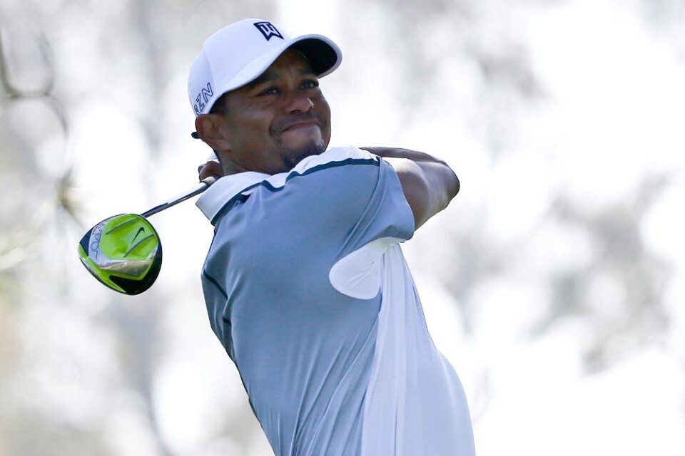 För första gången sedan 1996 är golfstjärnan Tiger Woods inte bland de 100 bästa på världsrankningen. Woods, som tog sig in på topp 100 när han van sin första PGA-tourtävling för 19 år sedan, har dragits med skador och dålig form, och på den senaste vär