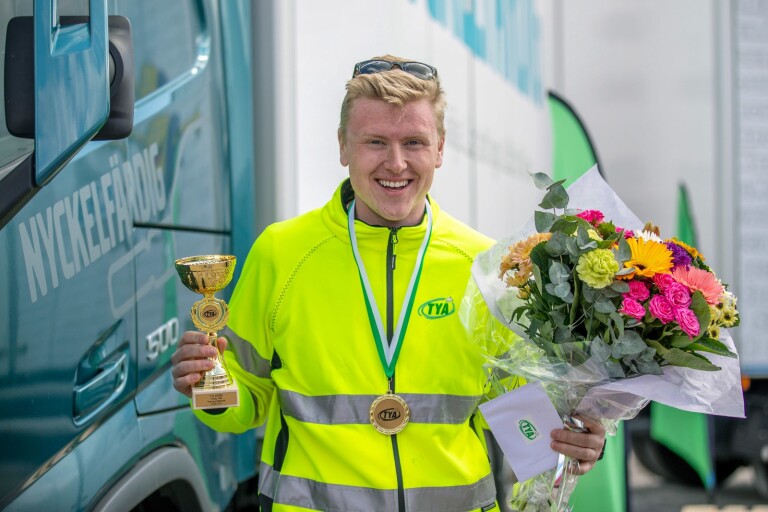 Elis, 20, från Nybro vann yrkes-SM för lastbilsförare: ”Fantastiskt”