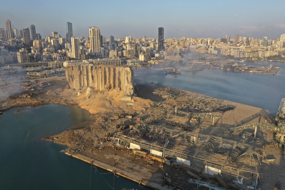 En drönarbild visar förstörelsen dagen efter explosionerna i Beiruts hamnområde.