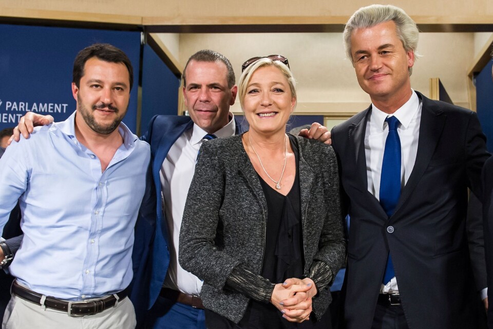 Populismen växer i Europa, inte sällan är den nära granne till de extrema partierna. Ibland är de omöjliga att skilja åt. Från vänster Lega Nords Matteo Salvini, österrikiska frihetspartiets Harald Vilimsky, franska Nationella frontens Marine Le Pen och holländska frihetspartiets Geert Wilders.