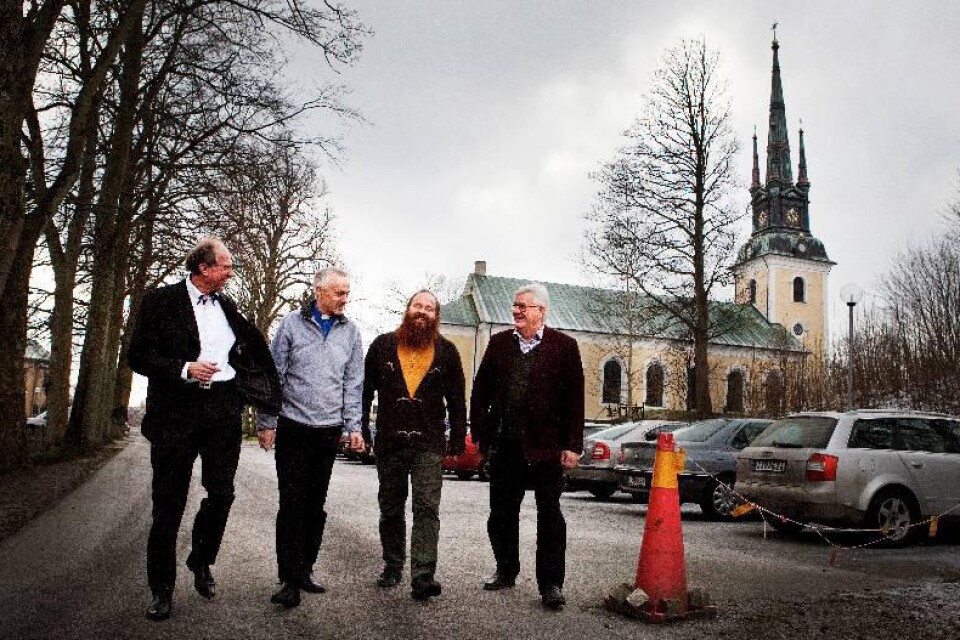 De förtroendevalda Bob Bjerding och Christer Mårtensson flankerar de båda prästerna Staffan Blomberg, Hammenhög-Stiby och Jonas Ahlner, Borrby-Östra Hoby.