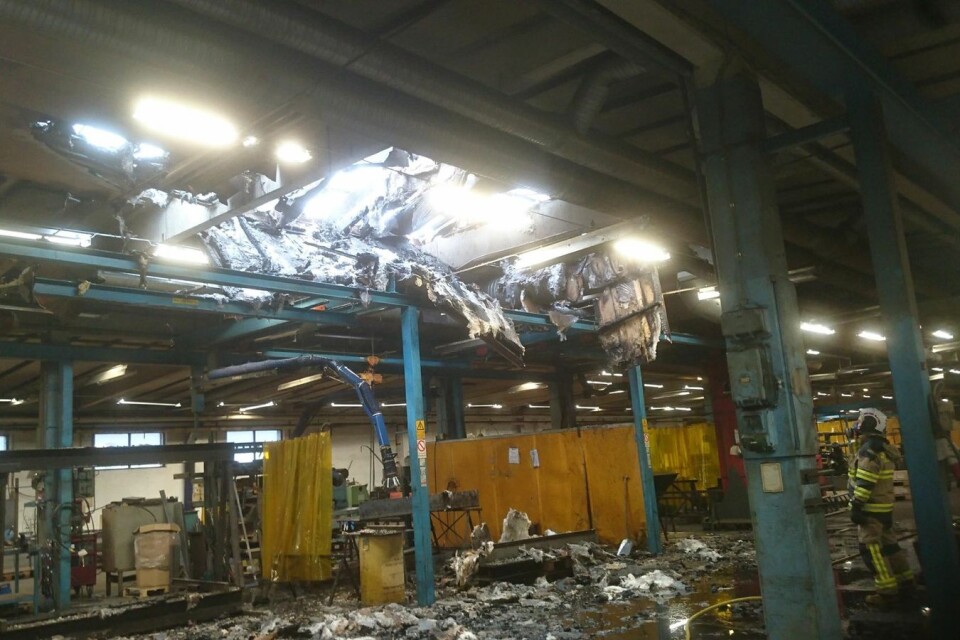 Det skadade taket i en av Norje Smidesfabriks byggnader.