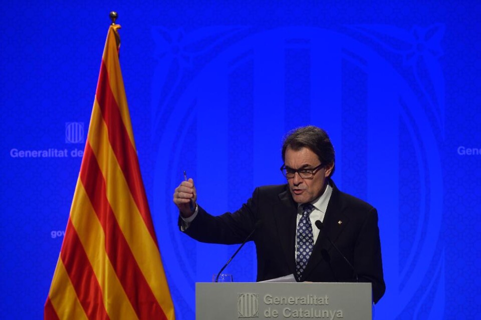 Kataloniens regering har utlyst ett regionalt nyval den 27 september. Valet är i praktiken en förtäckt folkomröstning om självständighet från Spanien och kommer att öka spänningarna med regeringen i Madrid. Regionens president Artur Mas har sagt att om