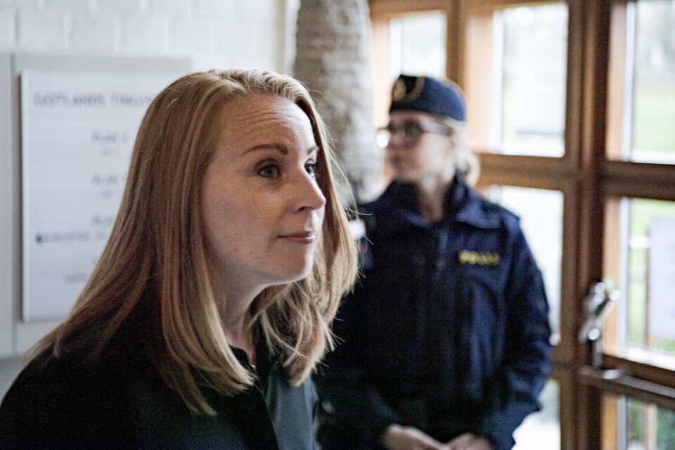 Centerpartiets partiledare Annie Lööf anländer till huvudförhandlingen i mål om terroristbrott i Visby.
