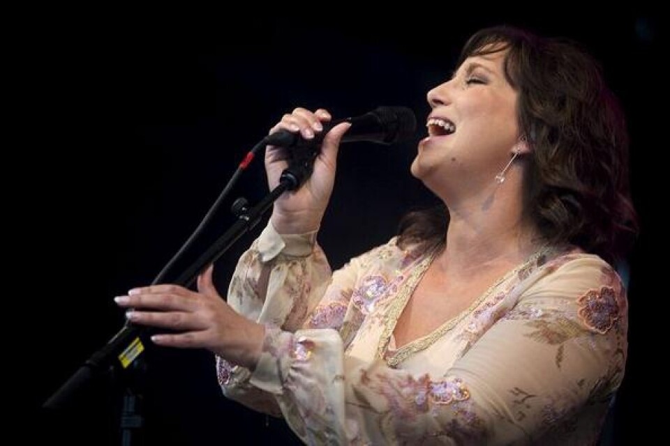 Lisa Nilsson sjöng på Hovdala på fredagskvällen.