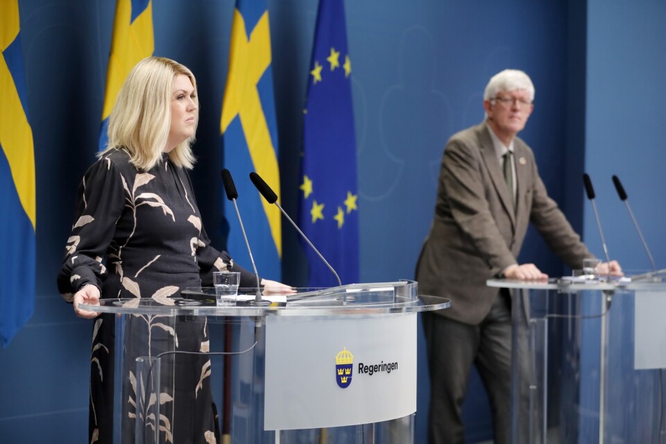 Alla över 65 år kommer att erbjudas en tredje dos vaccin, säger socialminister Lena Hallengren och Folkhälsomyndighetens generaldirektör Johan Carlson på en pressträff. Successivt kommer även 16-åringar att få det erbjudandet.