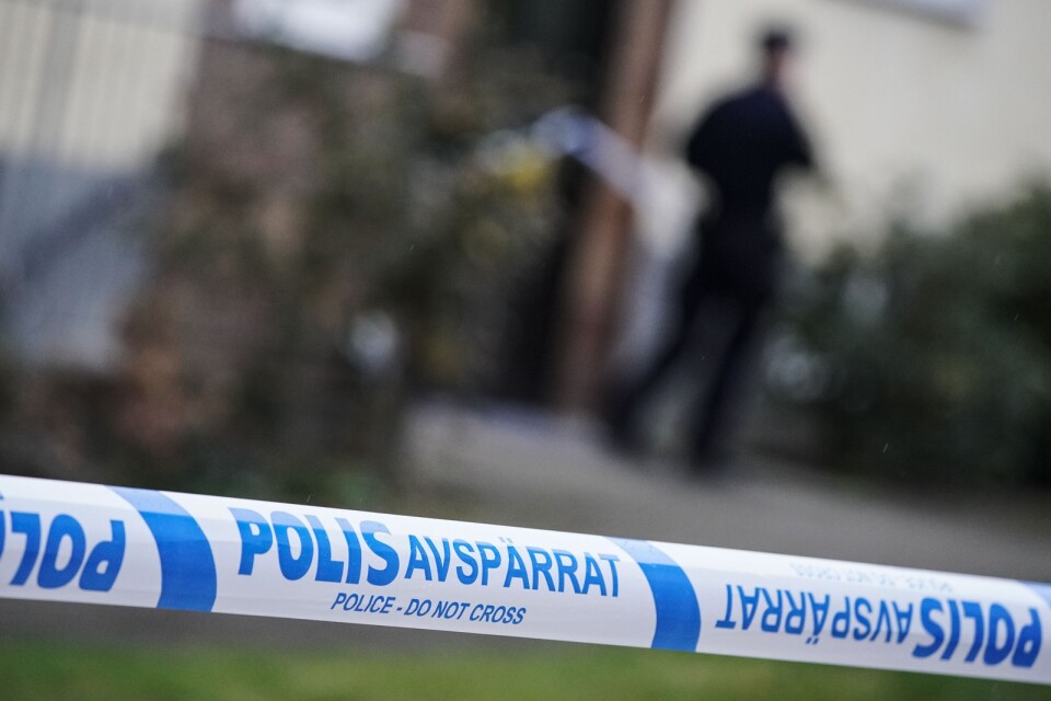 En teknisk undersökning är inledd på platsen där den döde mannen hittats.
Foto: Johan Nilsson / TT / Kod 50090