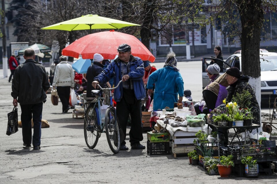 Grönsaksförsäljare i Vasilkiv söder om Kiev i april.