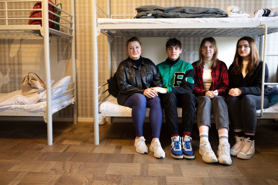 Återförenade i Malmö: Mamma Liudmila Mokhovyk (till vänster) var på besök hos vänner i Sverige när Ukraina invaderades. Sonen Oleg var i Polen, där han studerar. Viktoriia Hromiak och Olga Mokhovyk (till höger) flydde från Trenopil i västra Ukraina.
