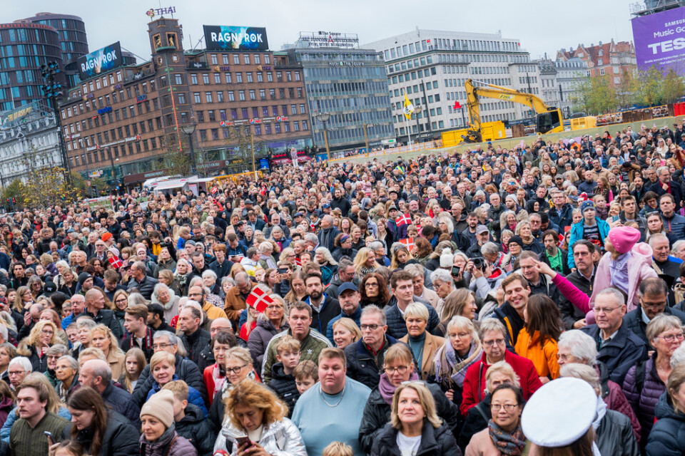 Tusentals hade samlats på Rådhusplatsen i Köpenhamn.