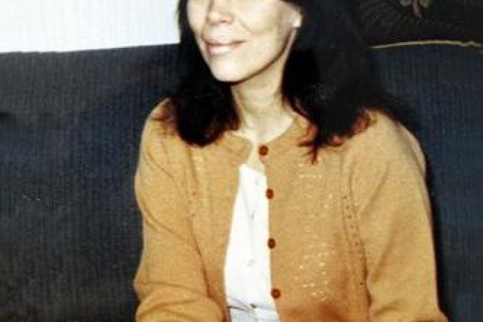 "Svarta Carina". Fotot på Carina är det enda från 70-talet som finns kvar och står ovanpå tv:n hos huvudpersonen i Gertrud Larssons radiodokumentär. Bild: Privat