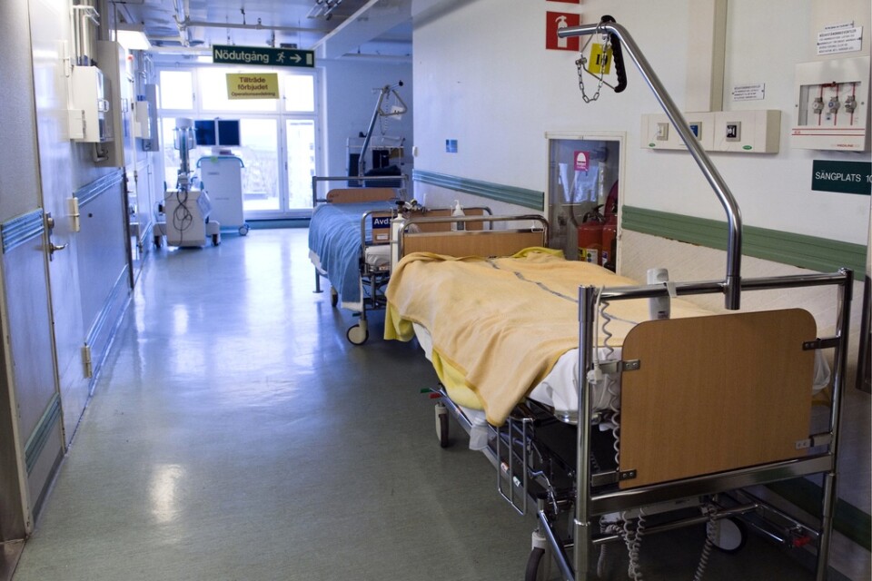 Dörrarna hålls låsta på Ljungby lasarett efter ett hot. Arkivbild från ett annat sjukhus.