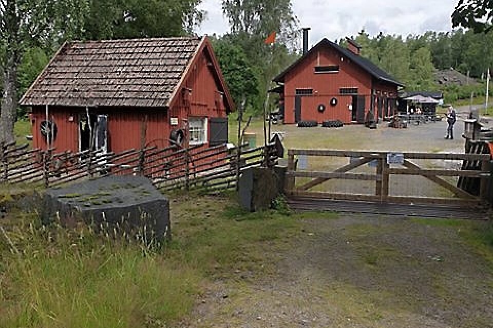 De gamla industribyggnaderna i Hägghult har bevarats.