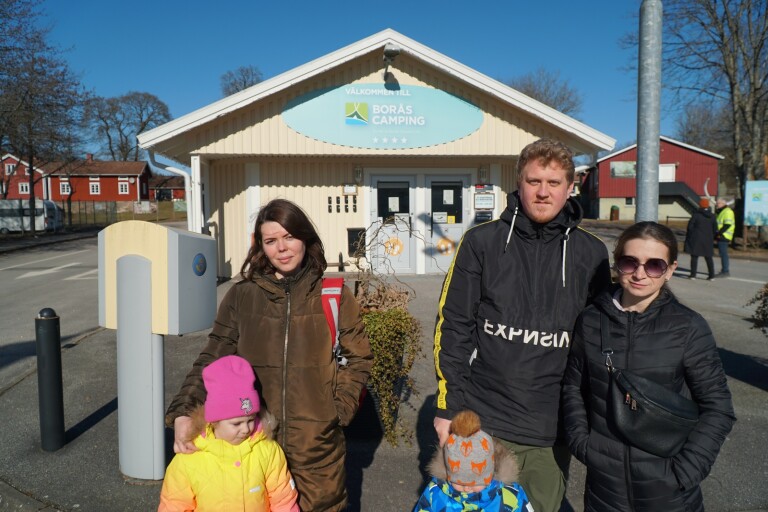 Familjerna framme i Borås – efter flykt från Ukraina