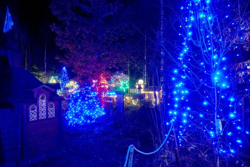 Julbelysningen i Lillputtland i Kulelida i Hudene är tänd alla helger fram till jul.